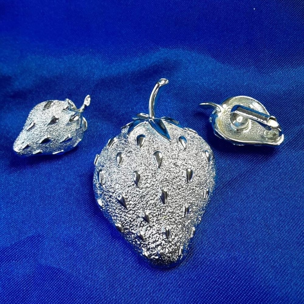 Vintage Sara Coventry